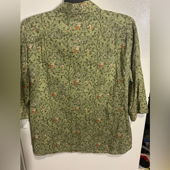 Woolrich blouse with 3/4 roll-tab sleeves and a floral or vine-like pattern.2XL - Picture 2 of 13